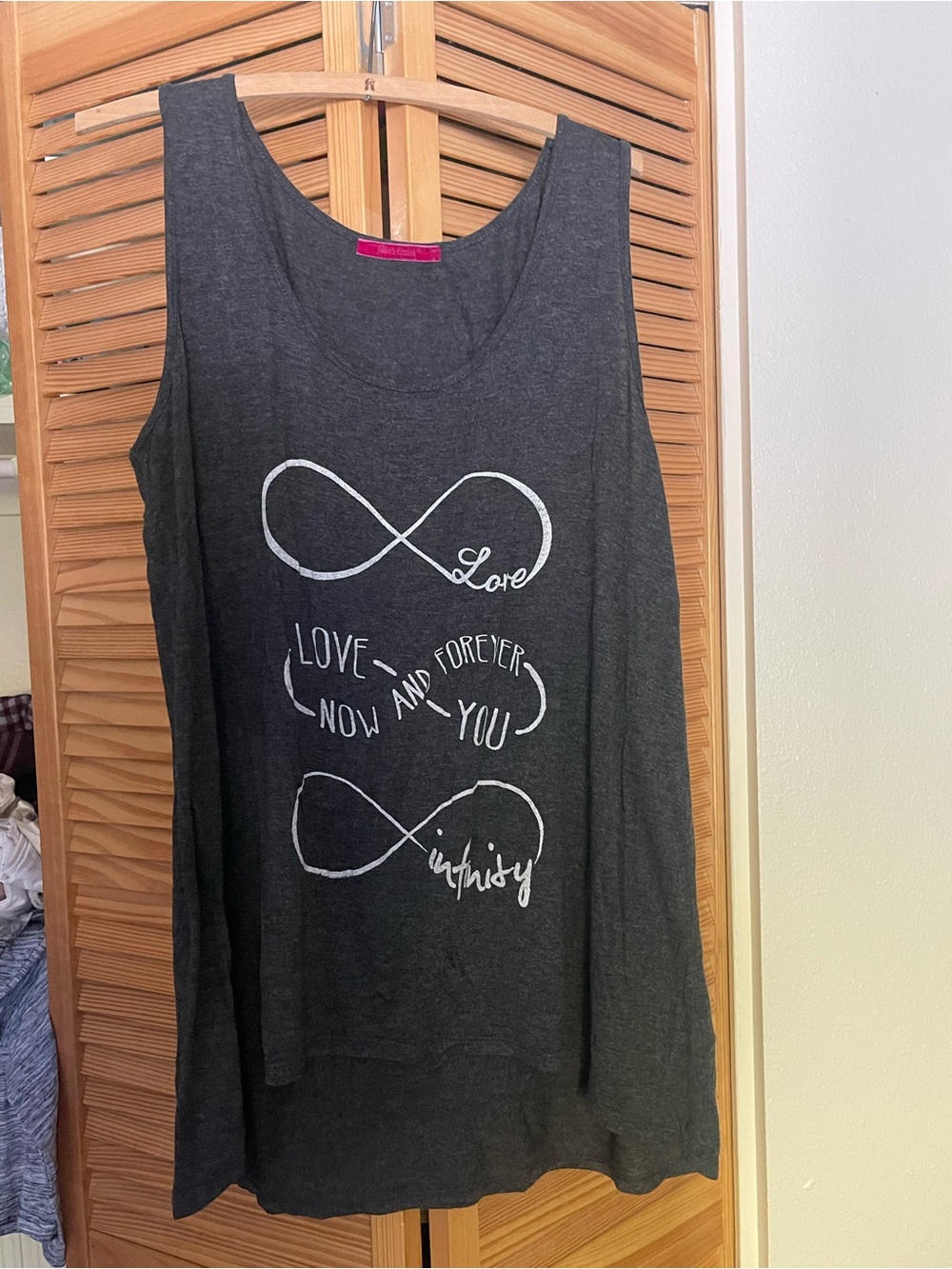 Julie’s closet Charcoal & White Infinity Graphic Tank Size